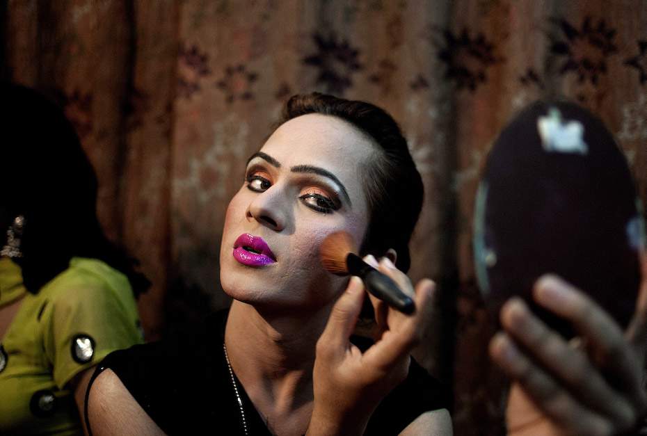 pakistan-transgender-dancers01 ہیجڑے : روایت،نوآبادیات اور لبرل ازم