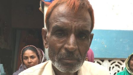 عمر کوٹ یہ ہم سے نفرت کرتے ہیں اور ساتھ نہیں بیٹھتے
